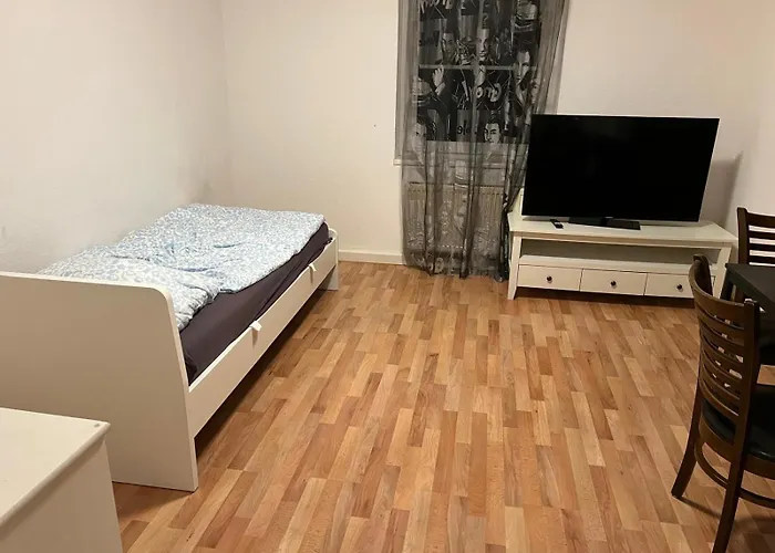 Guenstige Ferien- Und Monteurswohnung In Suedlich Von Leipzg Naehe A72 شقة Bohlen (Saxony)